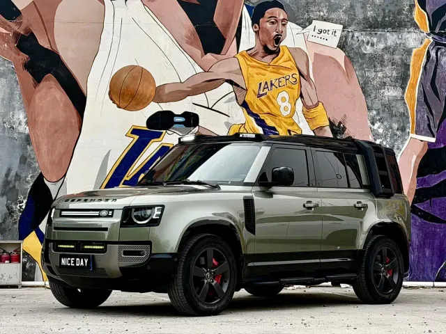 Фотография автомобиля — Land Rover Defender