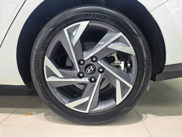 Hyundai Elantra — Фото автомобиля 11