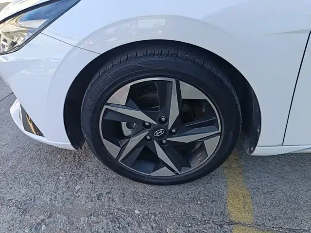 Hyundai Elantra — Фото автомобиля 22