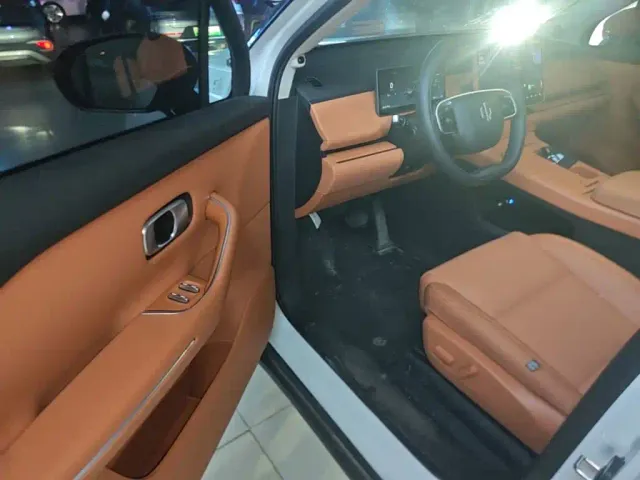 Leapmotor C10 — Фото автомобиля 15