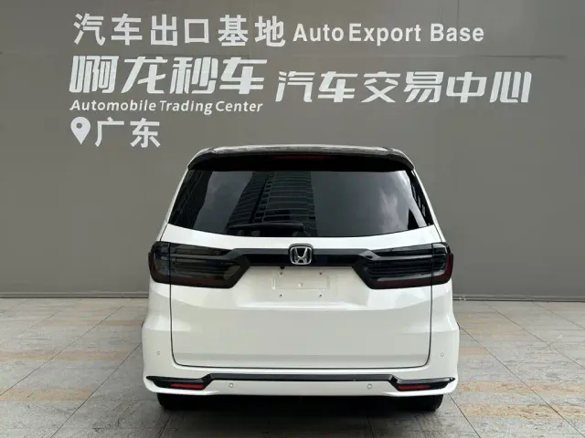 Honda Elysion 2022 2.0L e:HEV Supreme Edition — Фото автомобиля 4