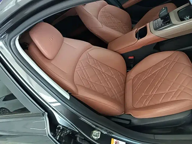 Changan Qiyuan A05 — Фото автомобиля 24
