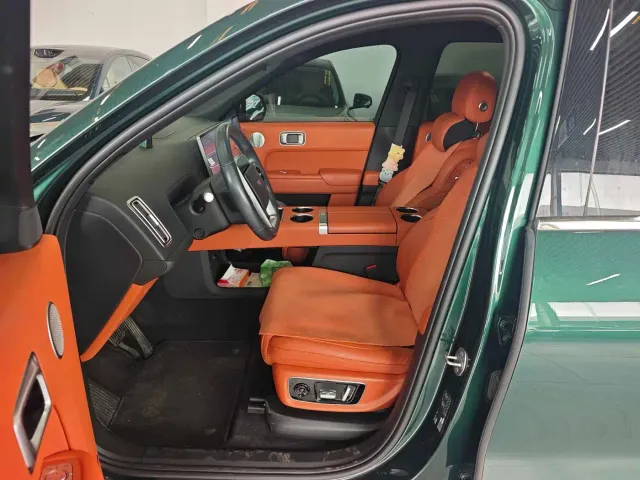 Li Auto L8 — Фото автомобиля 2