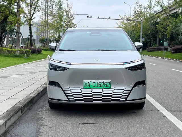 Xpeng X9 — Фото автомобиля 2