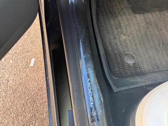 Tesla Model 3 — Фото автомобиля 12