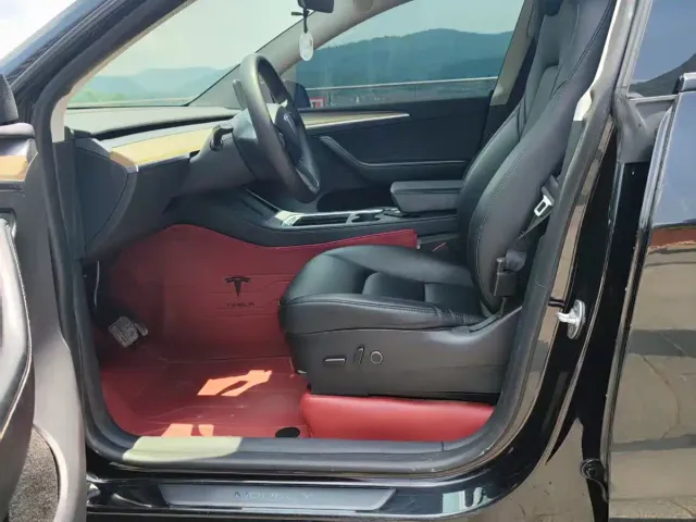 Tesla Model Y — Фото автомобиля 5