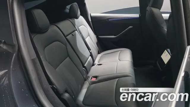 Tesla Model Y — Фото автомобиля 17