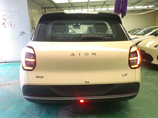 GAC Aion UT — Фото автомобиля 5