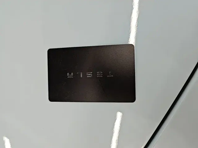 Tesla Model 3 — Фото автомобиля 8