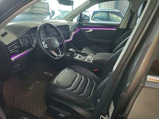 Volkswagen Touareg — Фото автомобиля 14