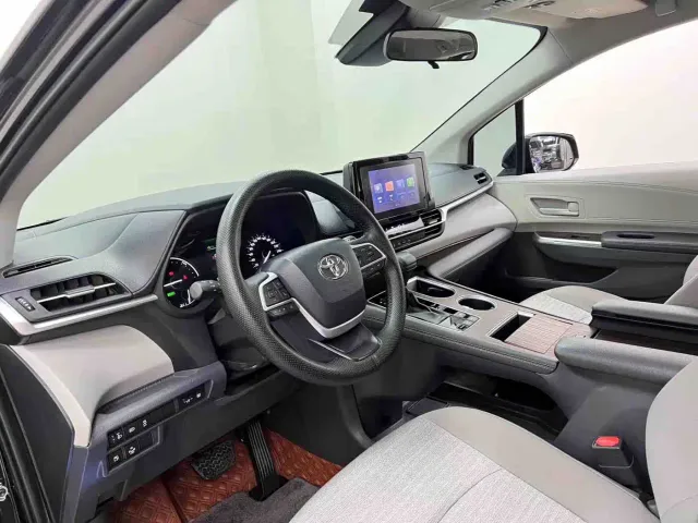 Toyota Sienna — Фото автомобиля 6