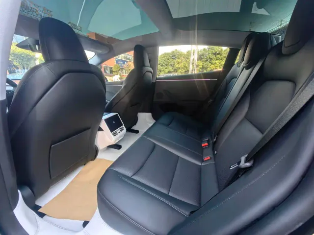Tesla Model 3 — Фото автомобиля 6