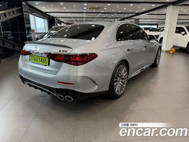 Mercedes-Benz E-Class — Фото автомобиля 4