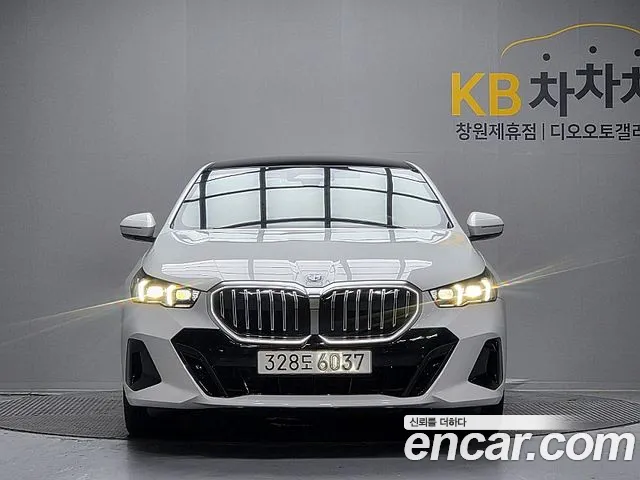 BMW 5-Series 5 серия (G60) 530i xDrive M Sport — Фото автомобиля 3