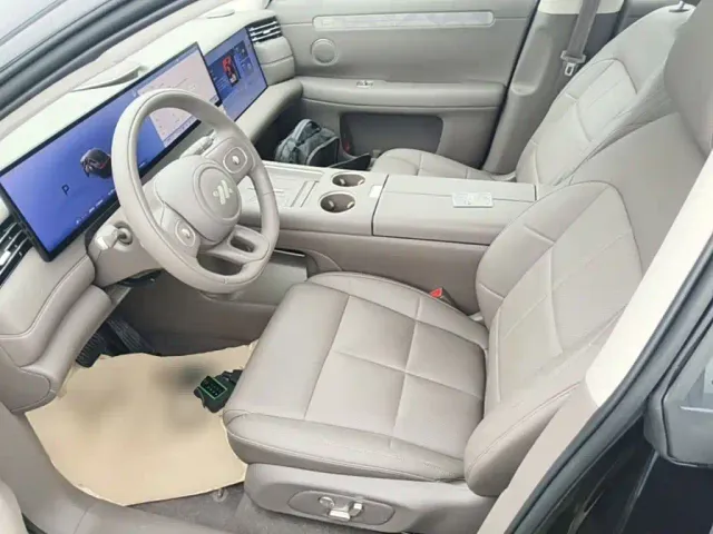 IM Motors LS6 — Фото автомобиля 14