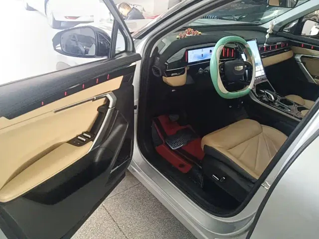 Geely Boyue L — Фото автомобиля 14