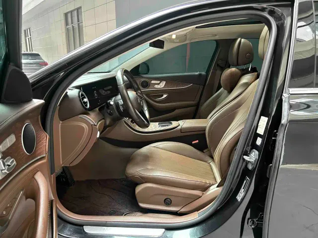 Mercedes-Benz E-Class — Фото автомобиля 15