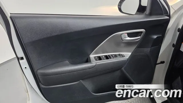 Kia Niro — Фото автомобиля 13