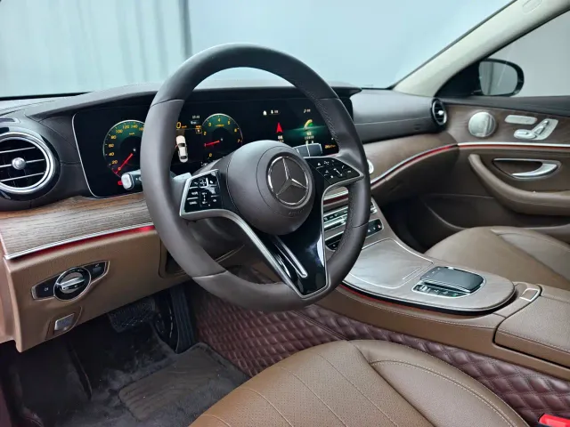 Mercedes-Benz E-Class — Фото автомобиля 4