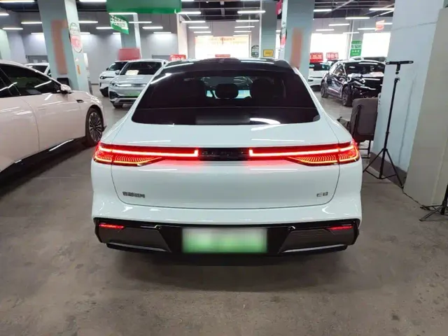 Geely Galaxy E8 — Фото автомобиля 5