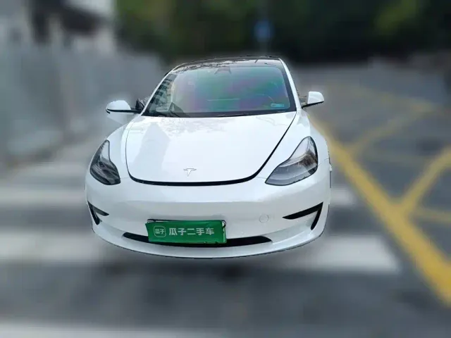 Tesla Model 3 — Фото автомобиля 2