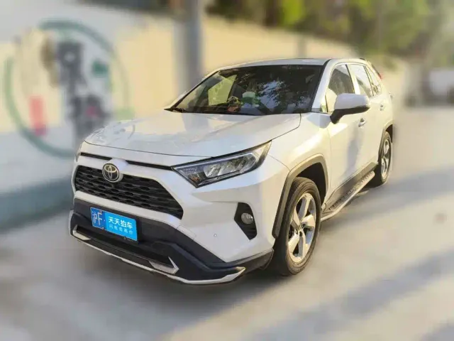 Фотография автомобиля — Toyota RAV4
