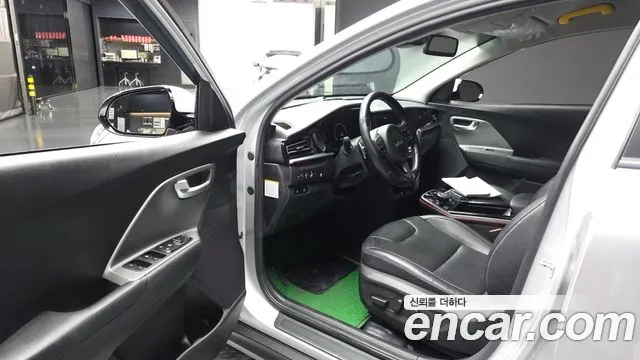 Kia Niro — Фото автомобиля 15