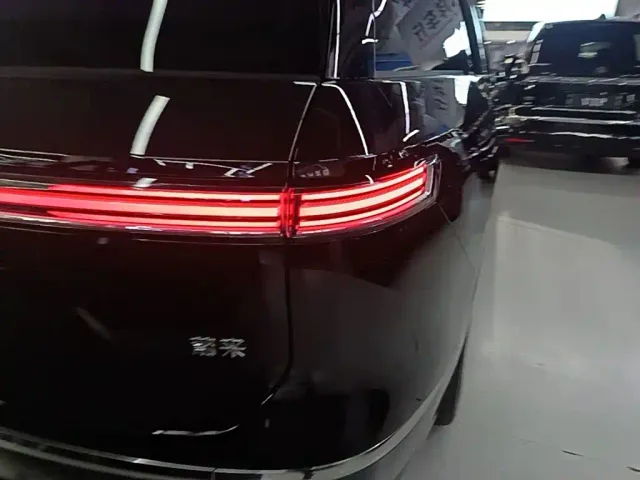 NIO NIO ES8 2025 Base Model — Фото автомобиля 7