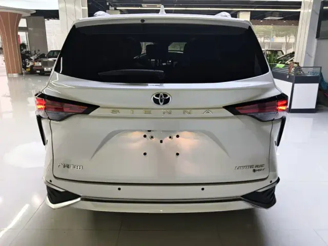 Toyota Sienna — Фото автомобиля 5