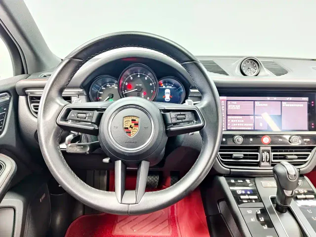 Porsche Macan — Фото автомобиля 10