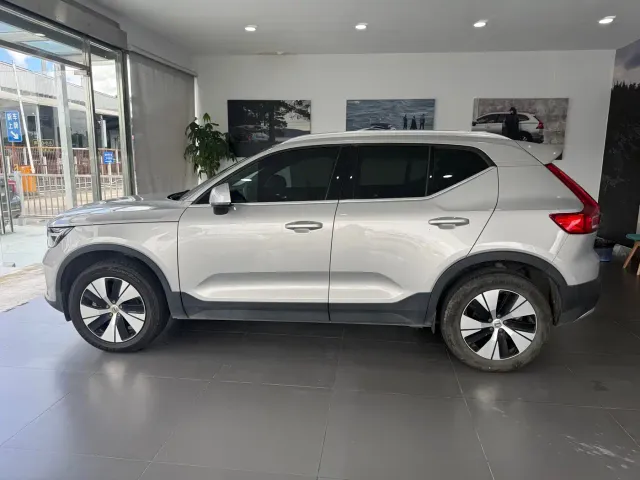 Volvo XC40 — Фото автомобиля 4