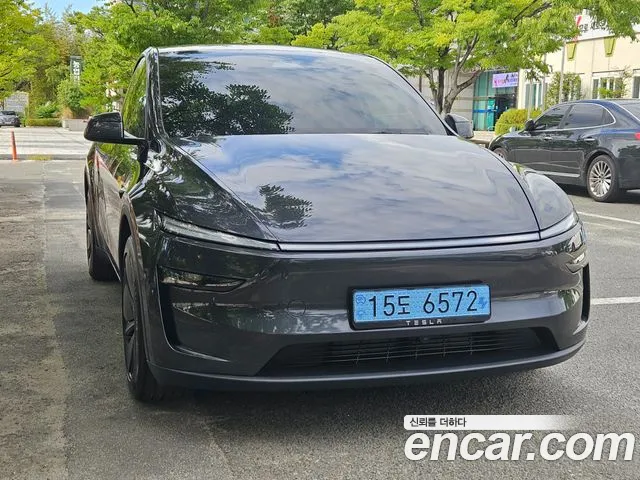 Tesla Model Y — Фото автомобиля 2