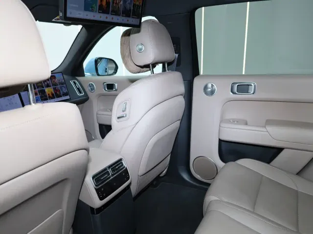Li Auto L7 — Фото автомобиля 12