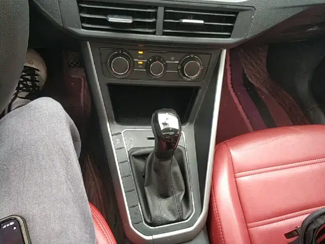 Volkswagen Polo — Фото автомобиля 13