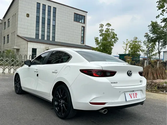 Mazda Axela — Фото автомобиля 14