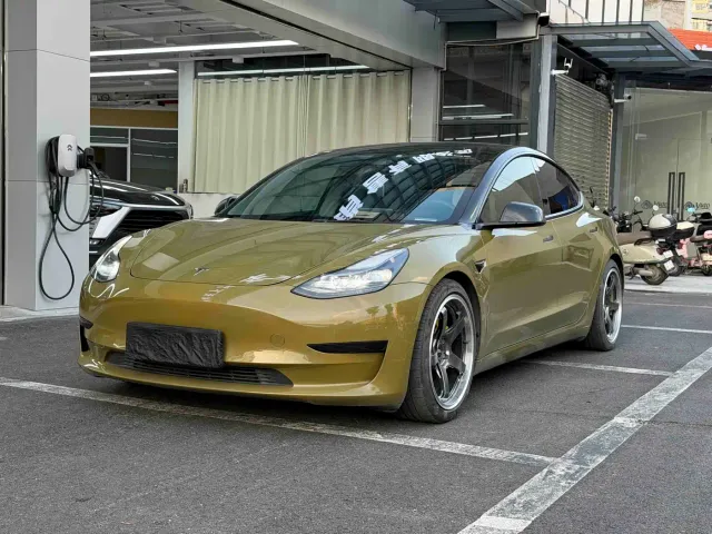 Фотография автомобиля — Tesla Model 3