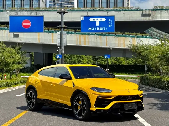 Lamborghini Urus — Фото автомобиля 2