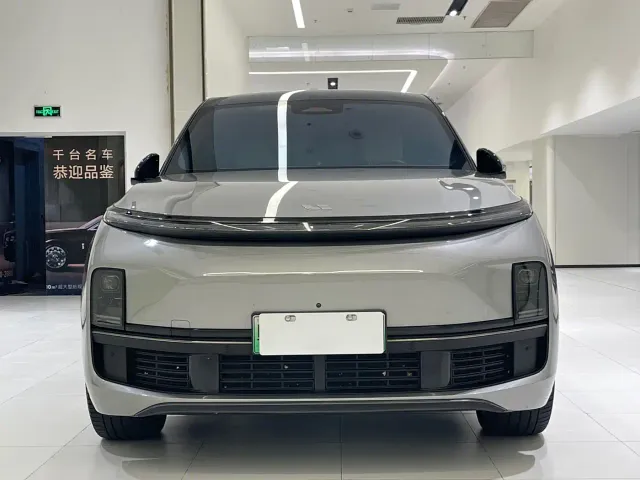 Li Auto L8 — Фото автомобиля 2