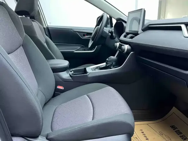 Toyota RAV4 Rongfang 2022 Hybrid 2.5L E-CVT 2WD Elite Edition — Фото автомобиля 22