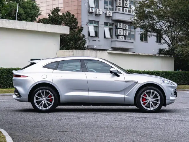 Aston Martin DBX — Фото автомобиля 4
