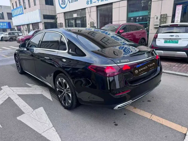 Mercedes-Benz E-Class — Фото автомобиля 6