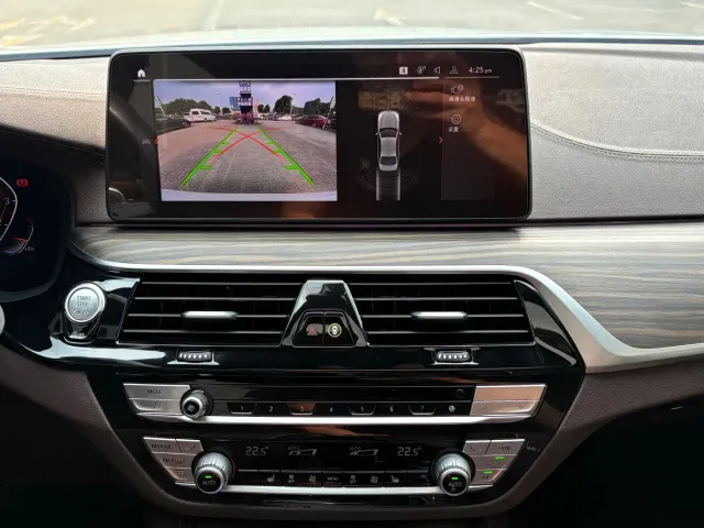 BMW 5 Series — Фото автомобиля 16