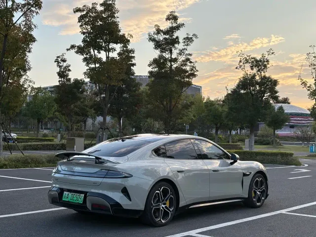 Xiaomi SU7 — Фото автомобиля 4