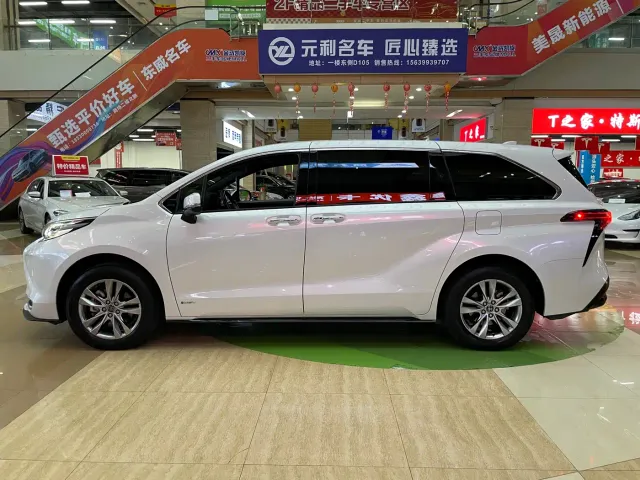 Toyota Sienna — Фото автомобиля 5