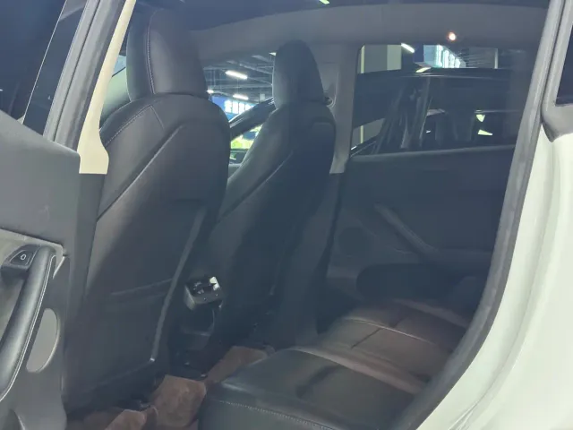 Tesla Model Y — Фото автомобиля 6