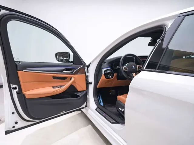 BMW 5 Series — Фото автомобиля 15