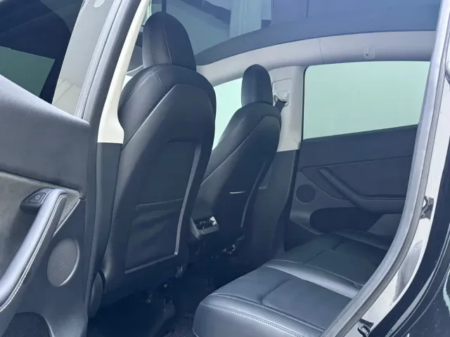 Tesla Model Y — Фото автомобиля 8