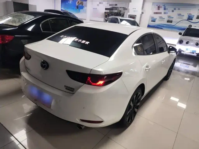 Mazda Axela — Фото автомобиля 6