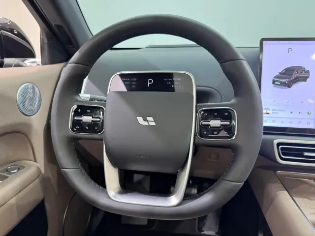 Li Auto L6 — Фото автомобиля 18