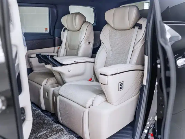 Toyota Vellfire — Фото автомобиля 12